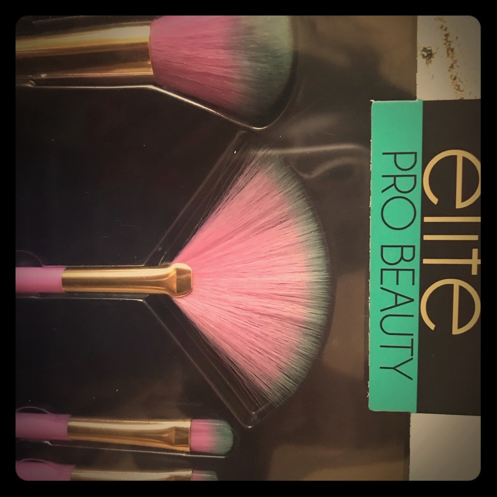 Makeup brushes